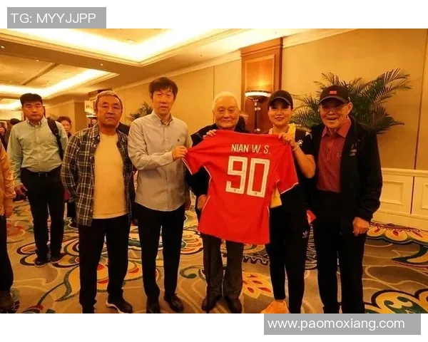 匈牙利足球明星年维泗的传奇旅程与辉煌成就解析